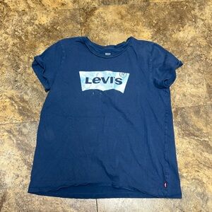 Large juniors Levi’s tshirt